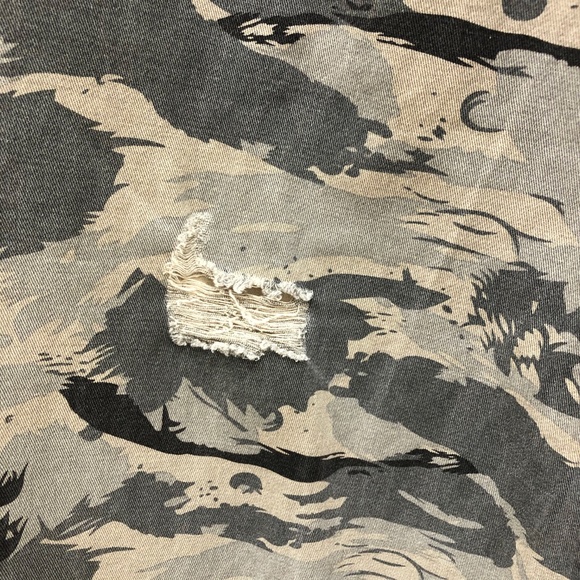 POL Camo Cheetah High Rise Cropped Jeans - Picture 2 of 9